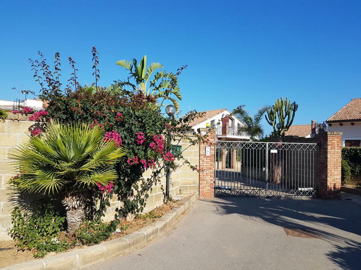 Mansarda Con Vista Piscina Villa กัมโปเฟลิเช ดิ โรชเชลลา ภายนอก รูปภาพ