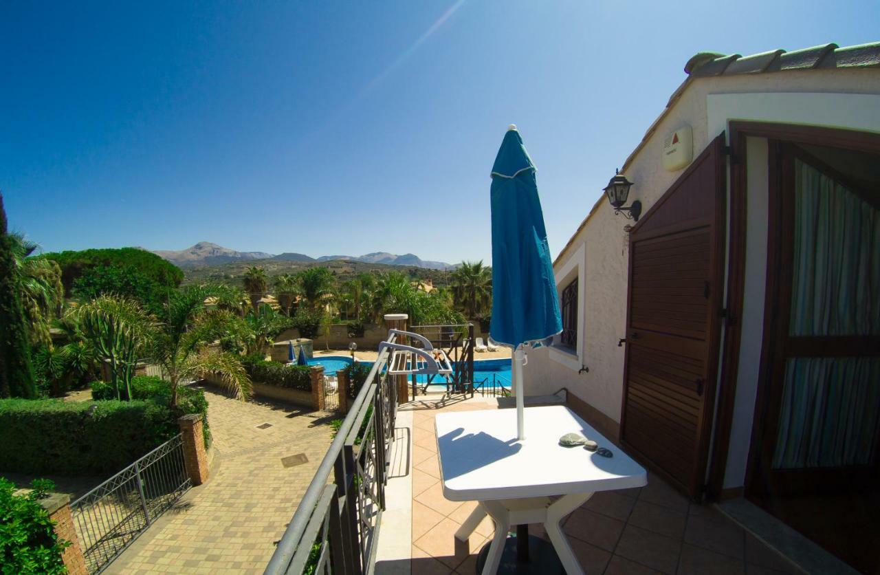 Mansarda Con Vista Piscina Villa กัมโปเฟลิเช ดิ โรชเชลลา ภายนอก รูปภาพ