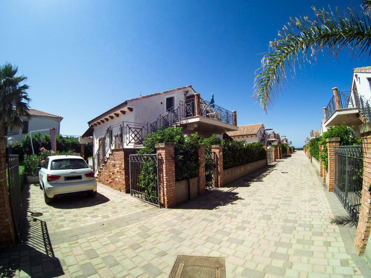 Mansarda Con Vista Piscina Villa กัมโปเฟลิเช ดิ โรชเชลลา ภายนอก รูปภาพ