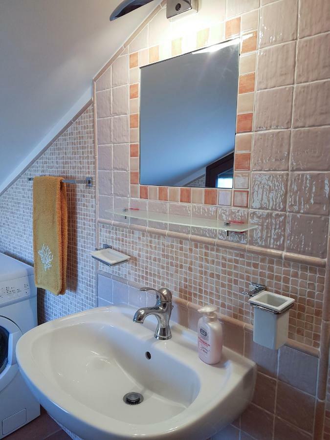 Mansarda Con Vista Piscina Villa กัมโปเฟลิเช ดิ โรชเชลลา ภายนอก รูปภาพ