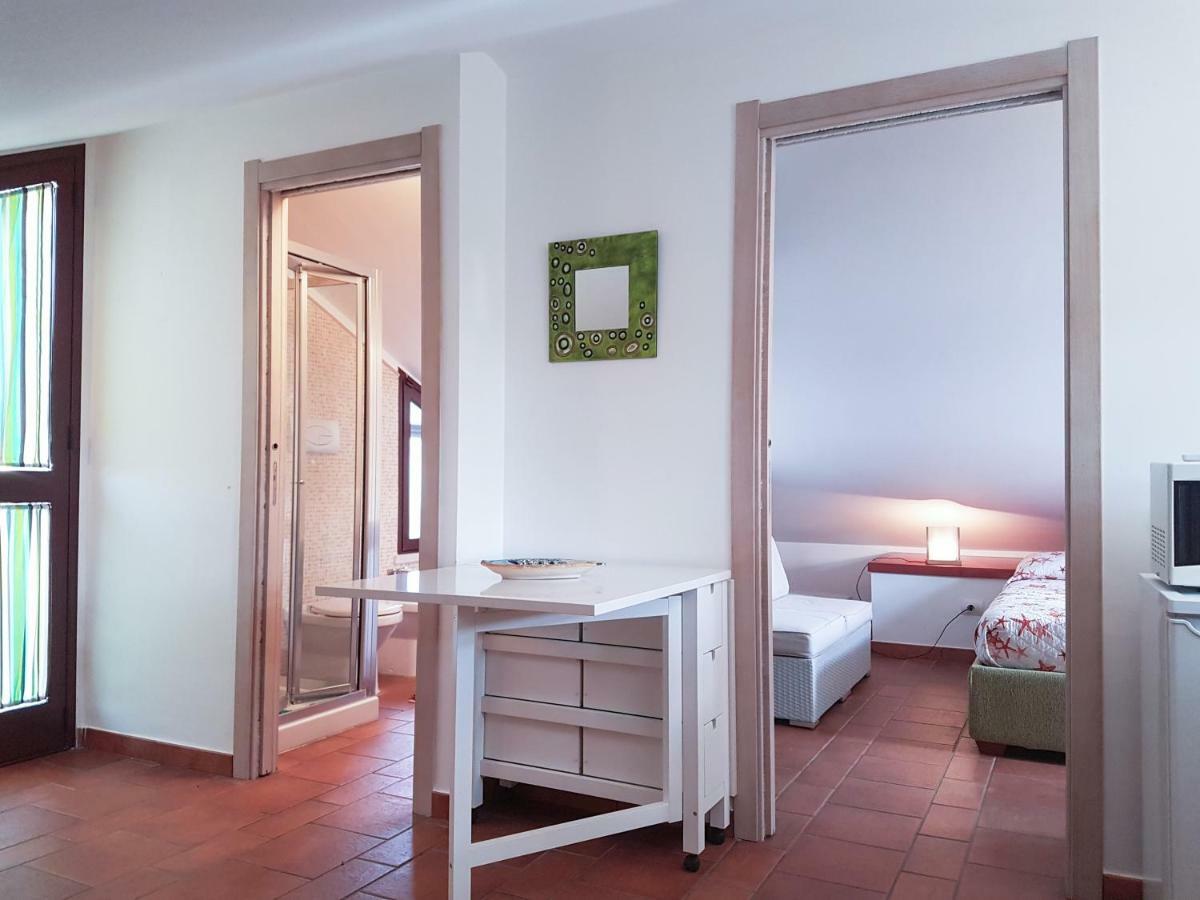 Mansarda Con Vista Piscina Villa กัมโปเฟลิเช ดิ โรชเชลลา ภายนอก รูปภาพ