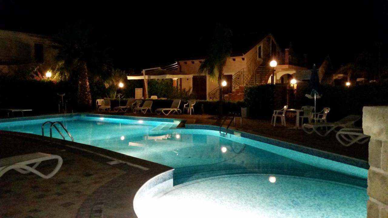 Mansarda Con Vista Piscina Villa กัมโปเฟลิเช ดิ โรชเชลลา ภายนอก รูปภาพ